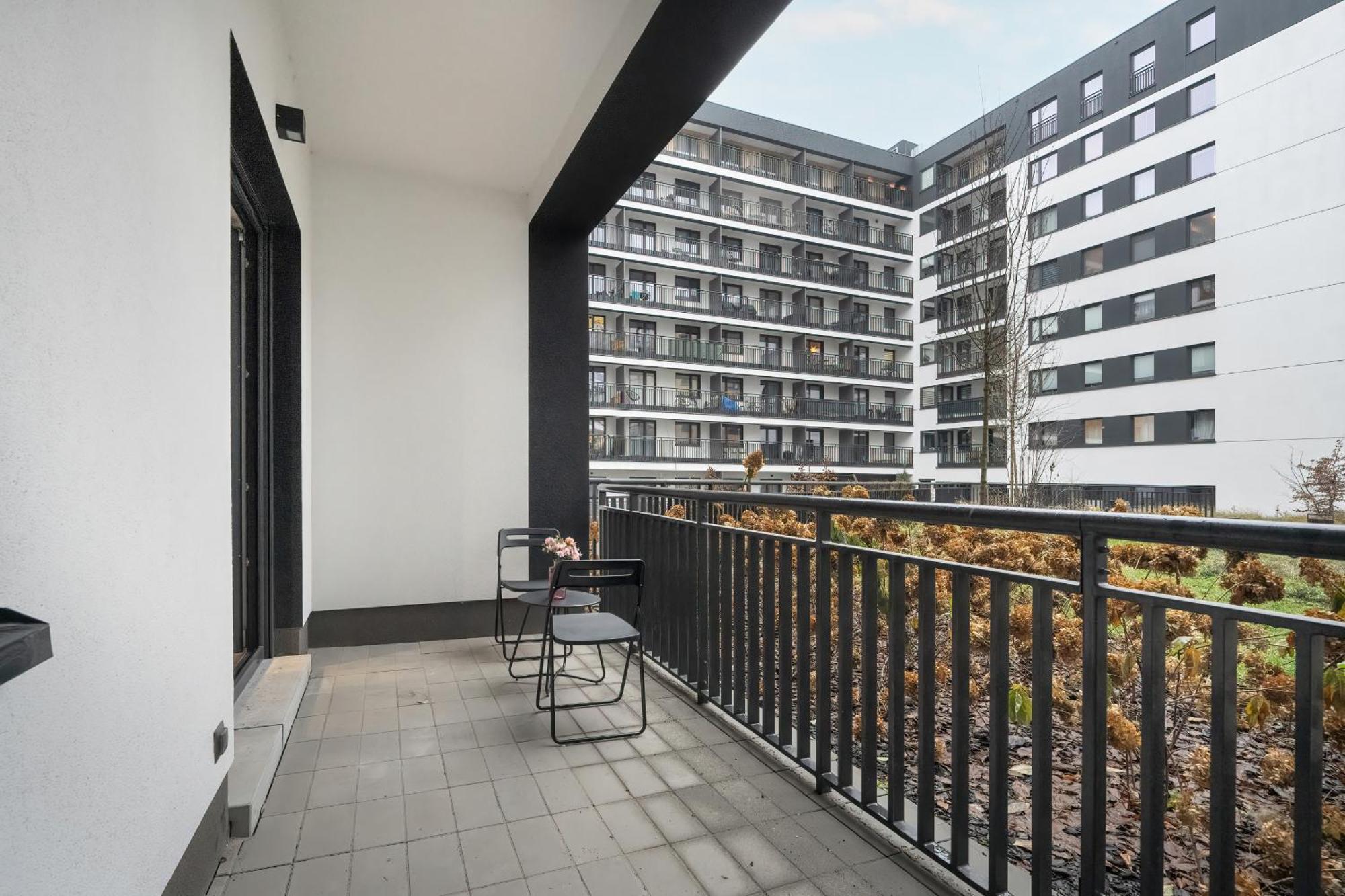 Cozy Studio With Balcony And Free Garage By Noclegi Renters Poznan Luaran gambar